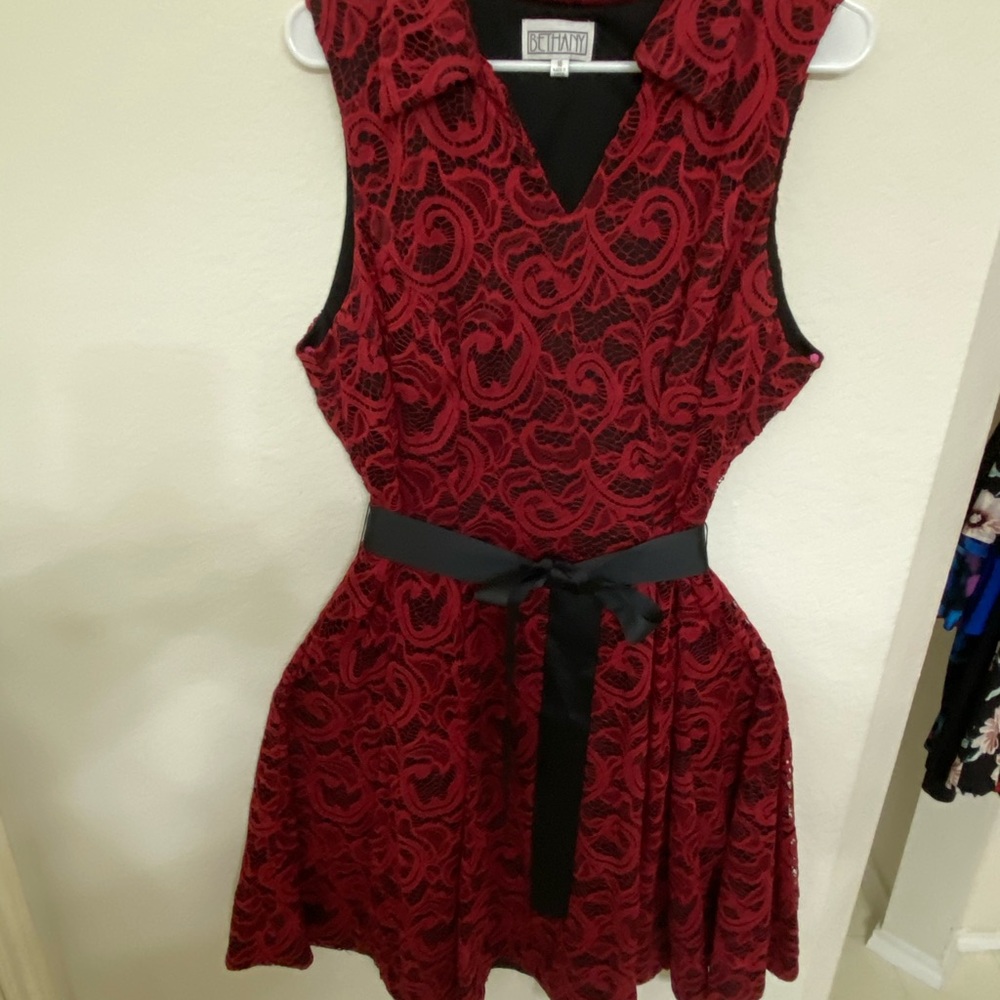 Red Dress - Picture 4 of 8